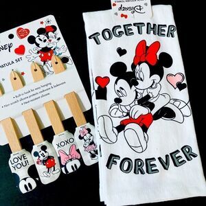 NWT Disney Mickey & Minnie Mouse Love Hearts Kitchen Towels Spatulas Set